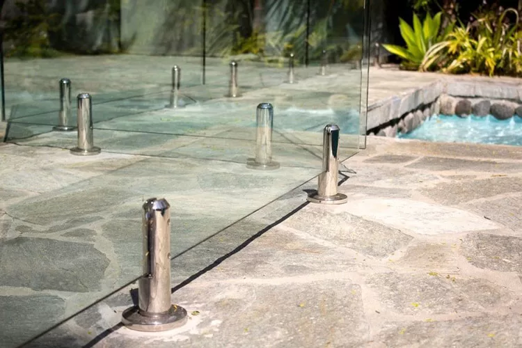 Pool Glass Clamp 7
